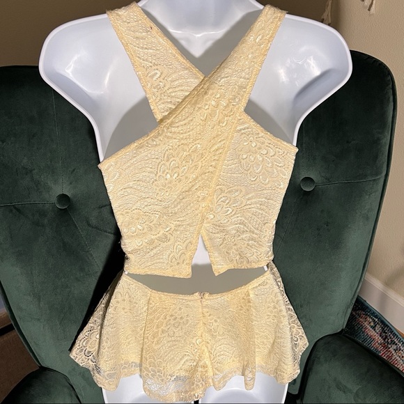 3/$20 NWT Sugarlips lace cream-color peplum top, Small - Picture 2 of 5